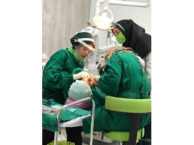 درمان ایمپلنت در تهران-دکتر بهارک دلنواز دندانپزشک و متخصص بیماری‌های لثه  در اسلامشهر